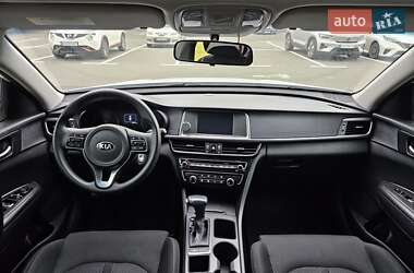 Седан Kia Optima 2017 в Киеве