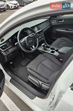 Седан Kia Optima 2017 в Киеве