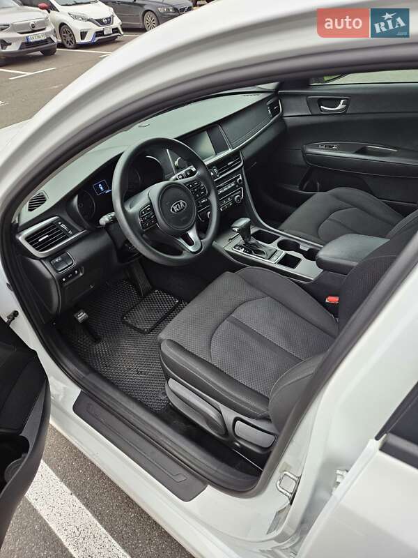 Седан Kia Optima 2017 в Киеве