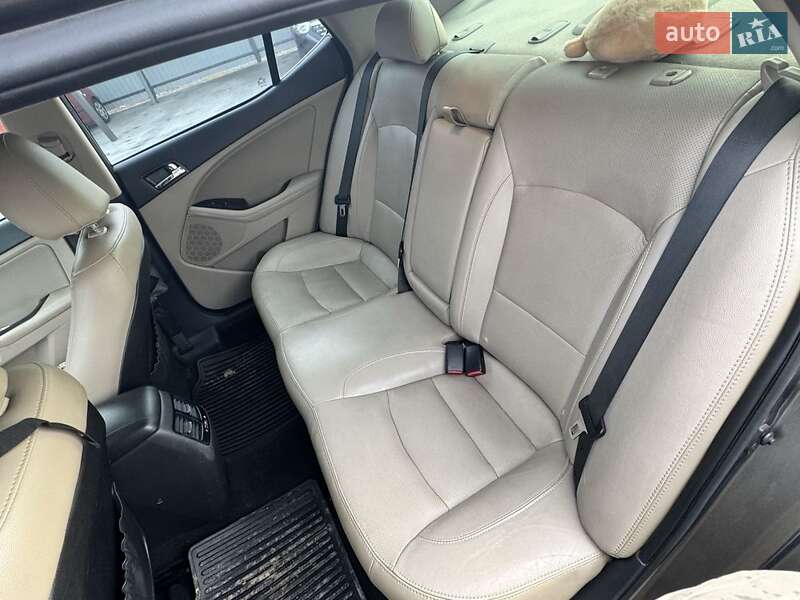 Седан Kia Optima 2012 в Кривому Розі