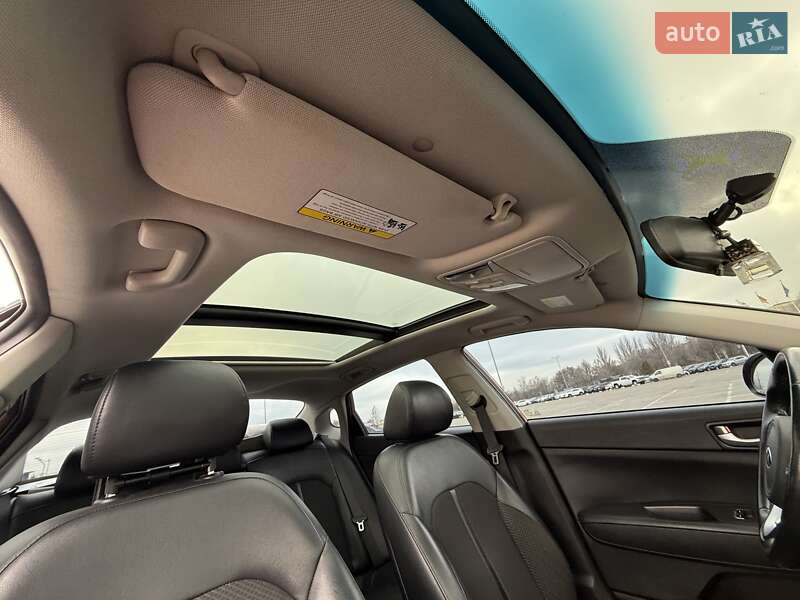 Седан Kia Optima 2017 в Днепре