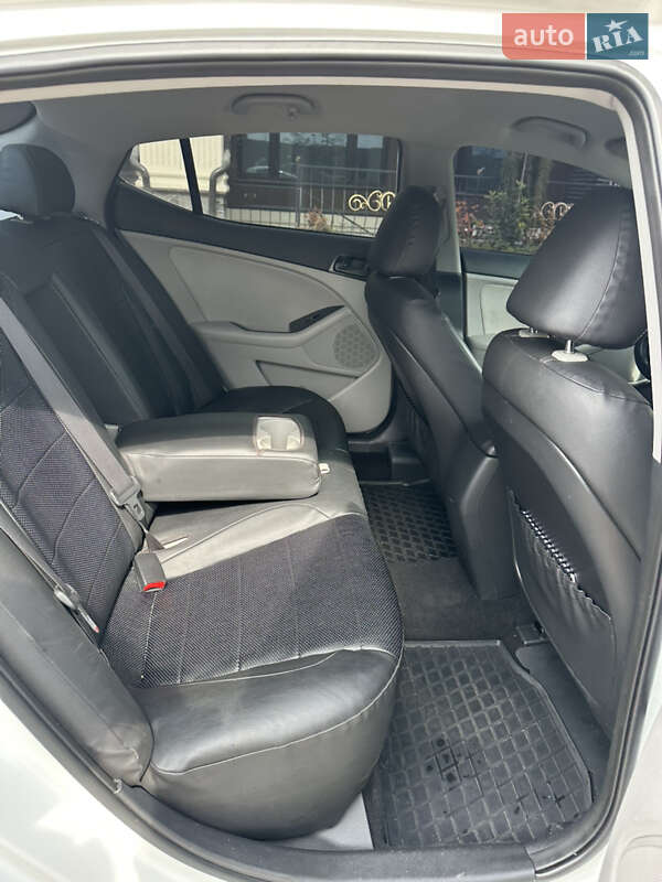 Седан Kia Optima 2013 в Киеве