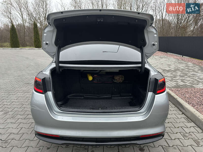 Седан Kia Optima 2014 в Хмельницькому