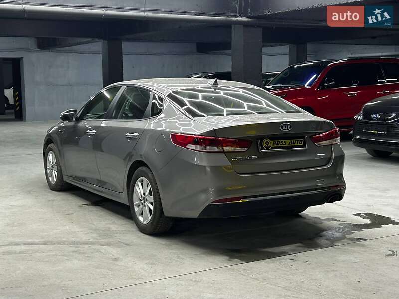 Седан Kia Optima 2016 в Черновцах