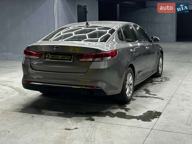 Седан Kia Optima 2016 в Черновцах