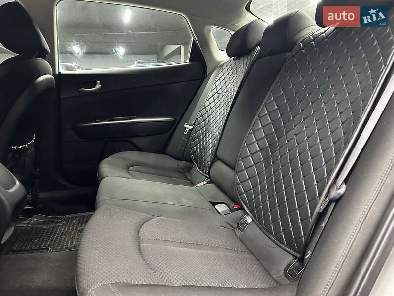 Седан Kia Optima 2016 в Черновцах