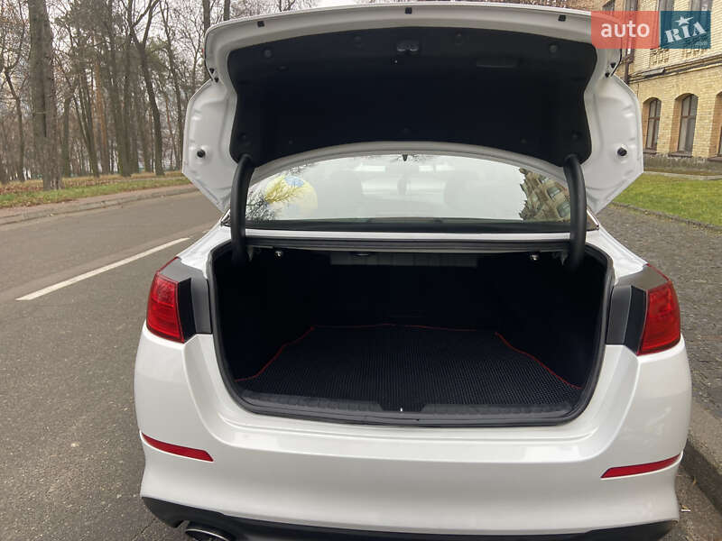 Седан Kia Optima 2015 в Киеве