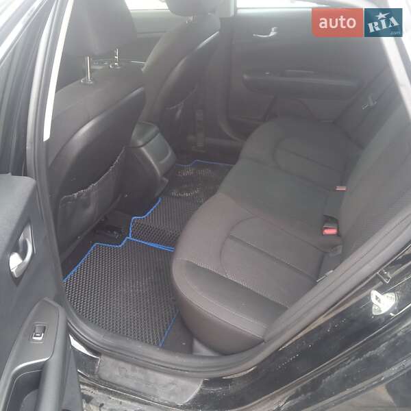 Седан Kia Optima 2017 в Ивано-Франковске