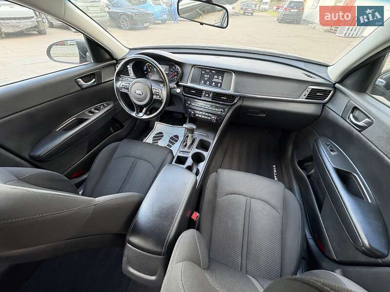 Седан Kia Optima 2017 в Киеве