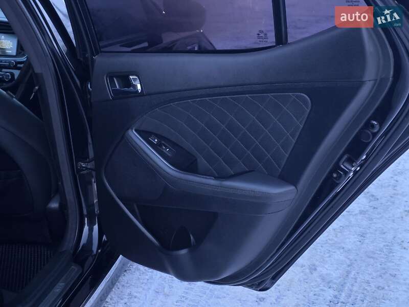 Седан Kia Optima 2014 в Тернополі