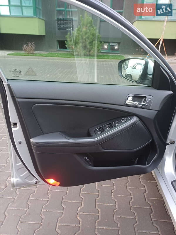 Седан Kia Optima 2012 в Киеве