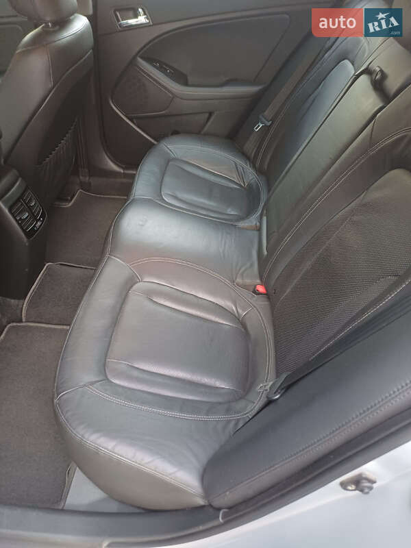 Седан Kia Optima 2012 в Киеве