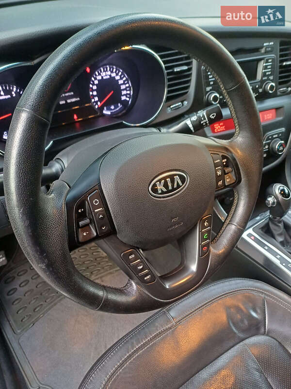 Седан Kia Optima 2012 в Киеве