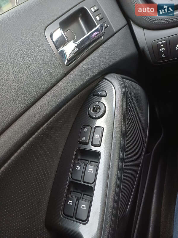 Седан Kia Optima 2012 в Киеве