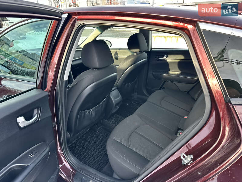 Седан Kia Optima 2016 в Киеве