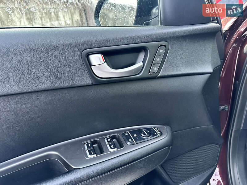 Седан Kia Optima 2016 в Киеве