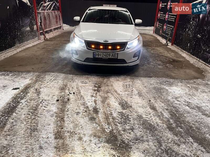 Седан Kia Optima 2015 в Апостолово