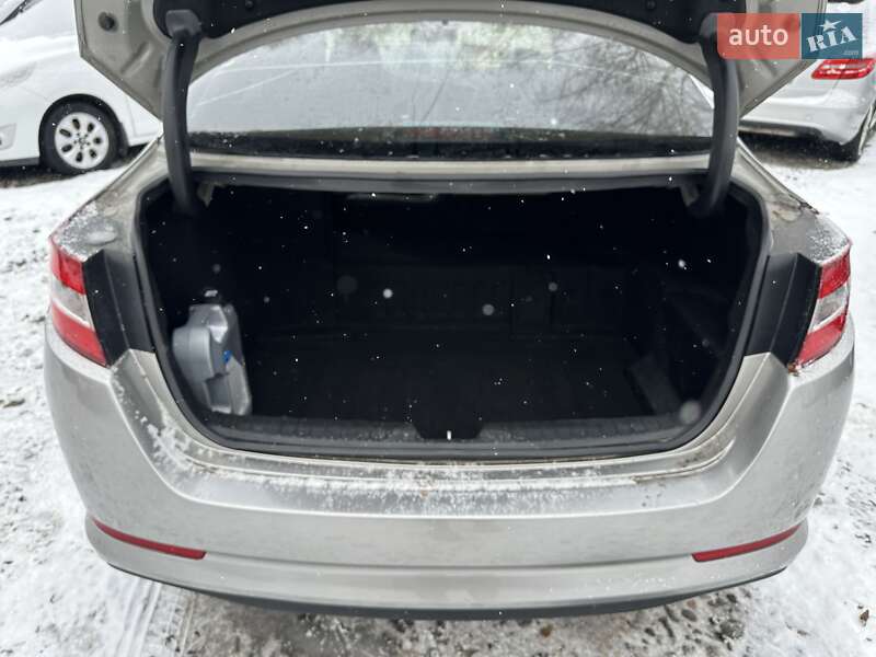 Седан Kia Optima 2013 в Смілі