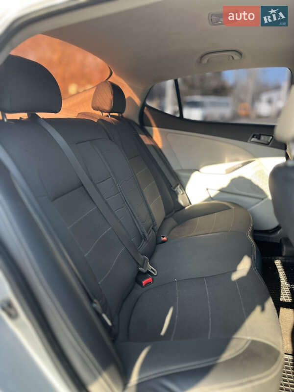 Седан Kia Optima 2012 в Николаеве