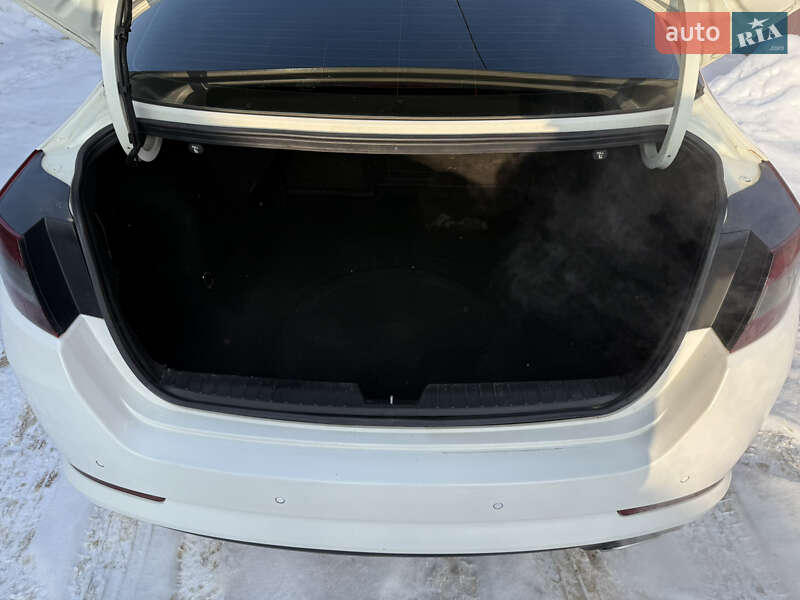 Седан Kia Optima 2012 в Ирпене