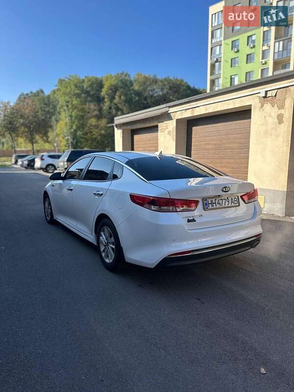 Седан Kia Optima 2016 в Львове