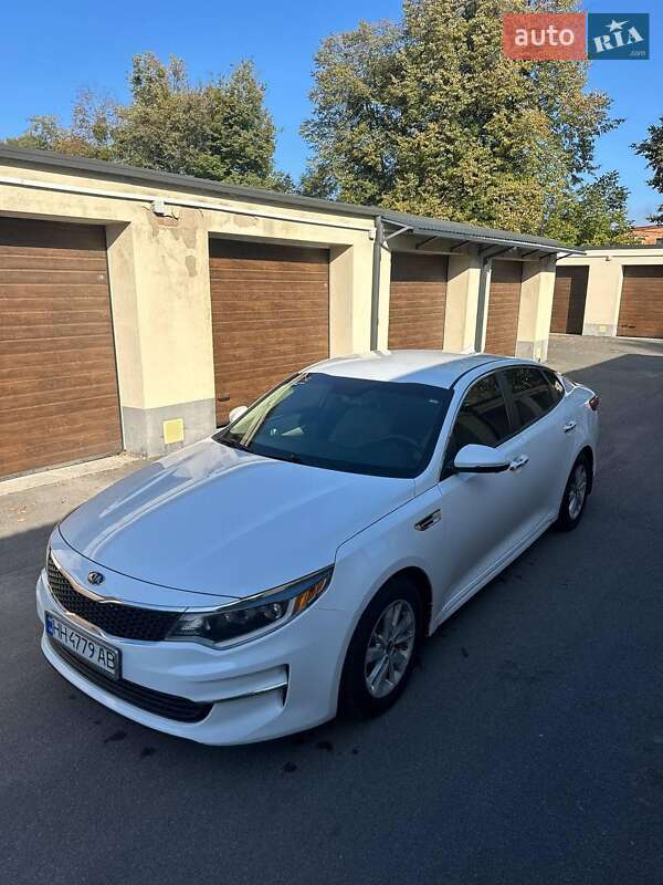 Седан Kia Optima 2016 в Львове