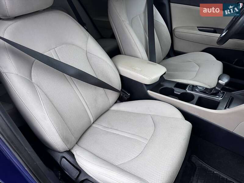 Седан Kia Optima 2016 в Козельщині