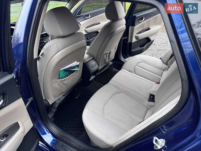 Седан Kia Optima 2016 в Козельщині