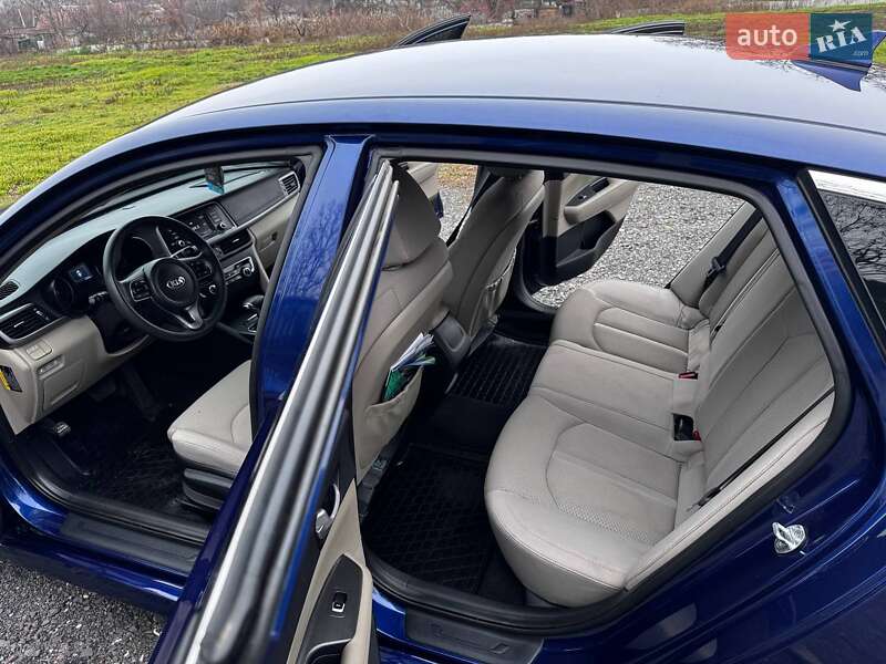 Седан Kia Optima 2016 в Козельщині