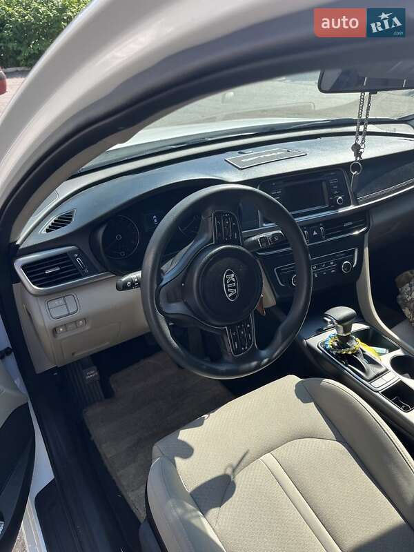 Седан Kia Optima 2016 в Сумах