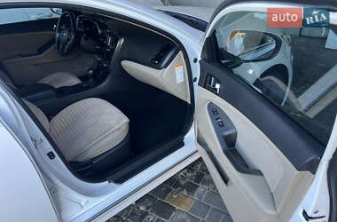 Седан Kia Optima 2013 в Старом Самборе