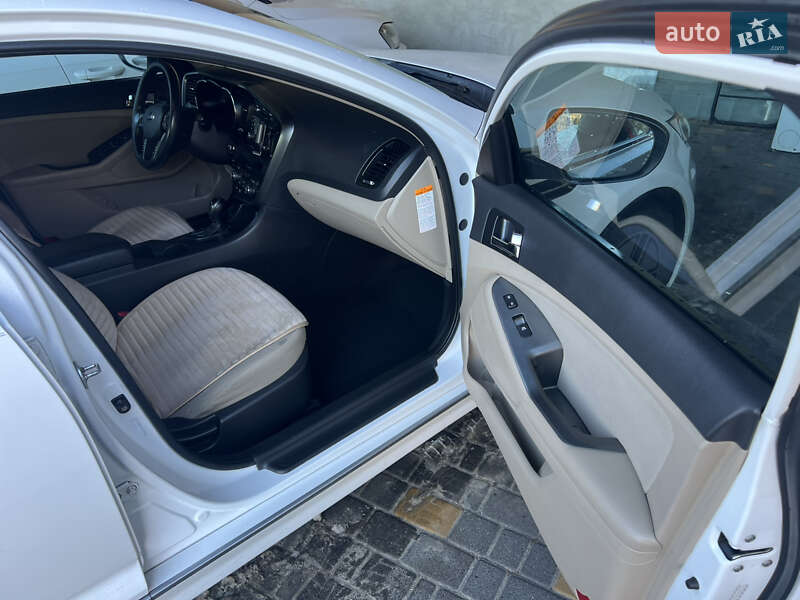 Седан Kia Optima 2013 в Старом Самборе