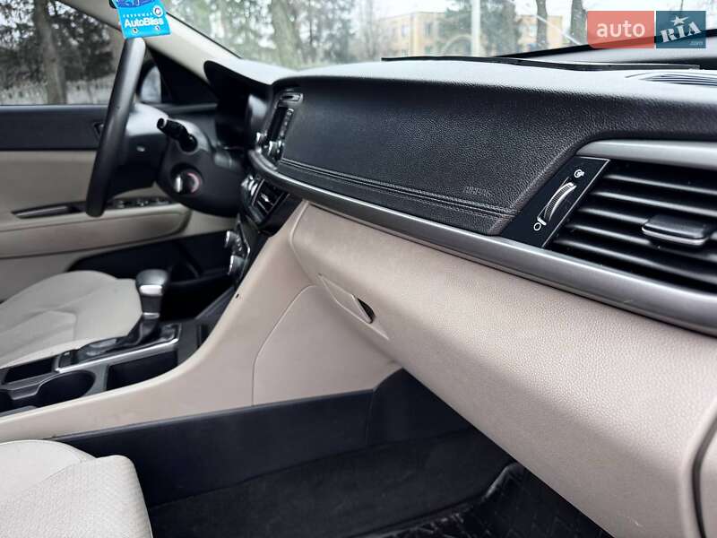 Седан Kia Optima 2016 в Козельщині