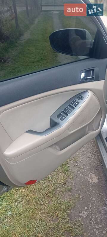 Седан Kia Optima 2013 в Львове