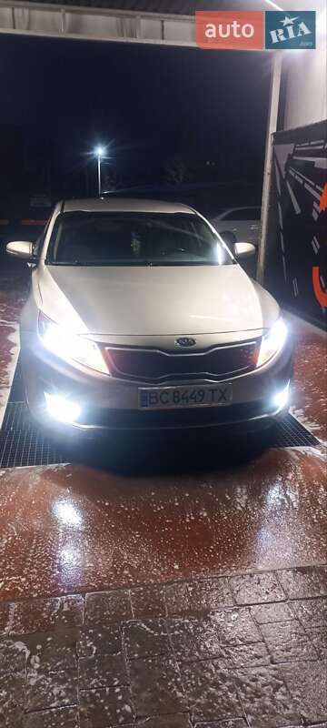 Седан Kia Optima 2013 в Львове