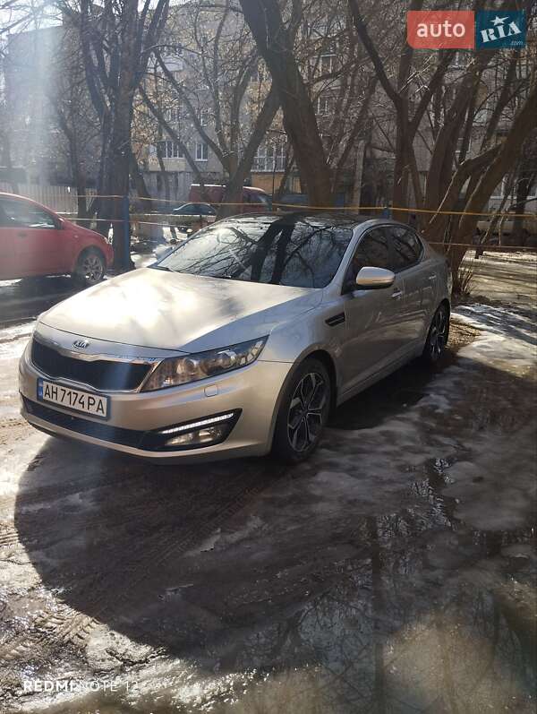 Седан Kia Optima 2012 в Славянске