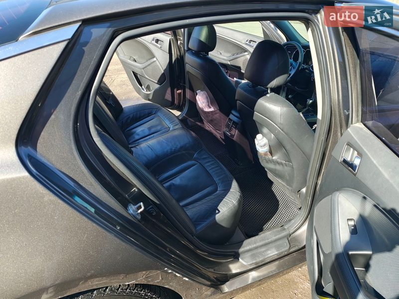 Седан Kia Optima 2012 в Бородянці