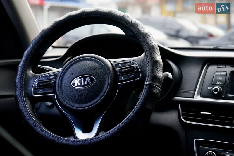 Седан Kia Optima 2016 в Черкасах