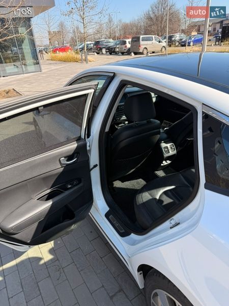 Седан Kia Optima 2016 в Ровно