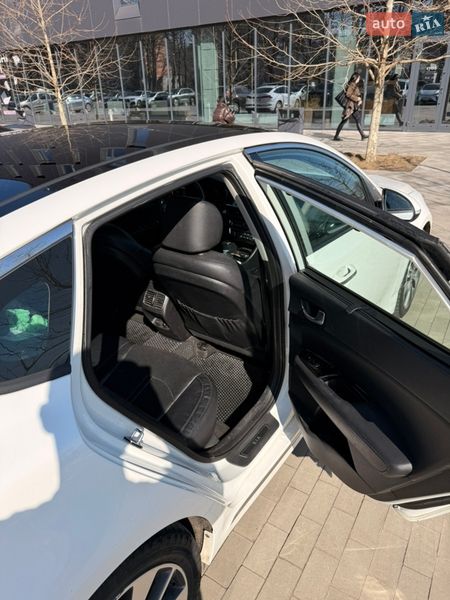 Седан Kia Optima 2016 в Ровно