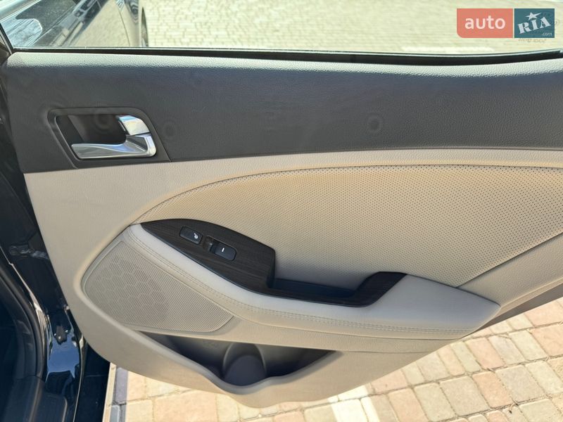 Седан Kia Optima 2014 в Кропивницком