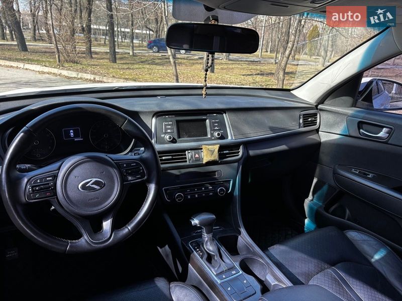 Седан Kia Optima 2016 в Запоріжжі