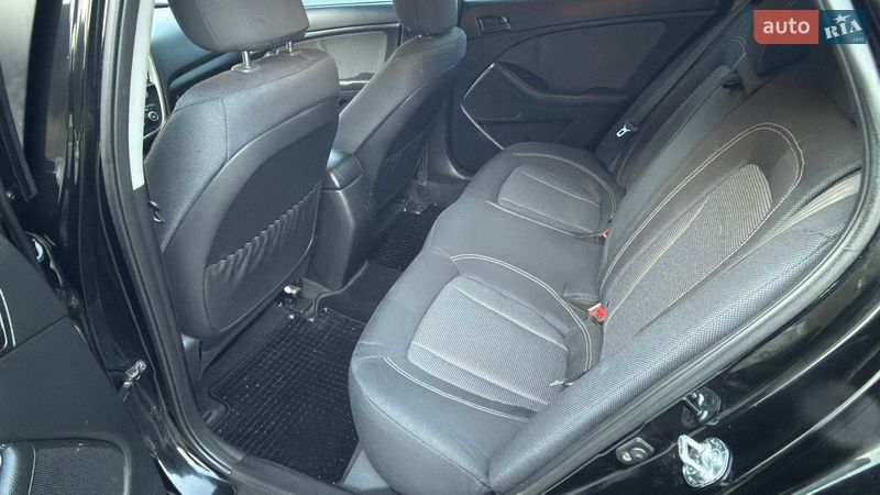 Седан Kia Optima 2012 в Міжгір'ї