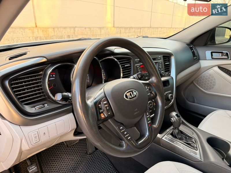 Седан Kia Optima 2012 в Києві