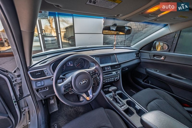 Седан Kia Optima 2017 в Киеве