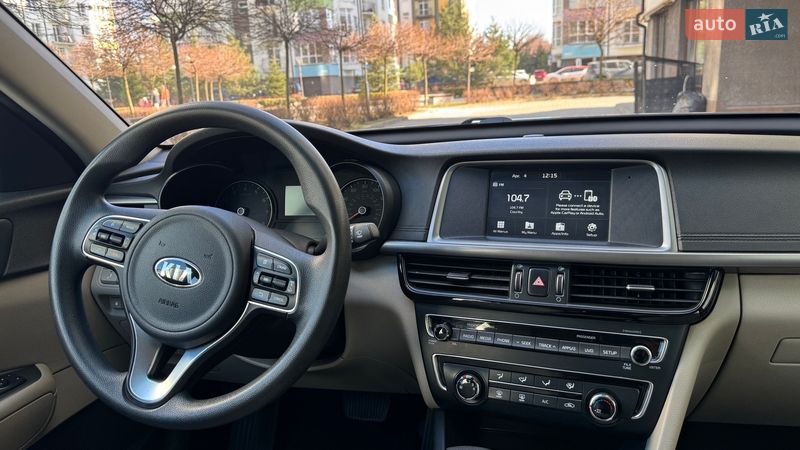 Седан Kia Optima 2017 в Ивано-Франковске