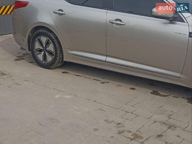 Седан Kia Optima 2013 в Львове