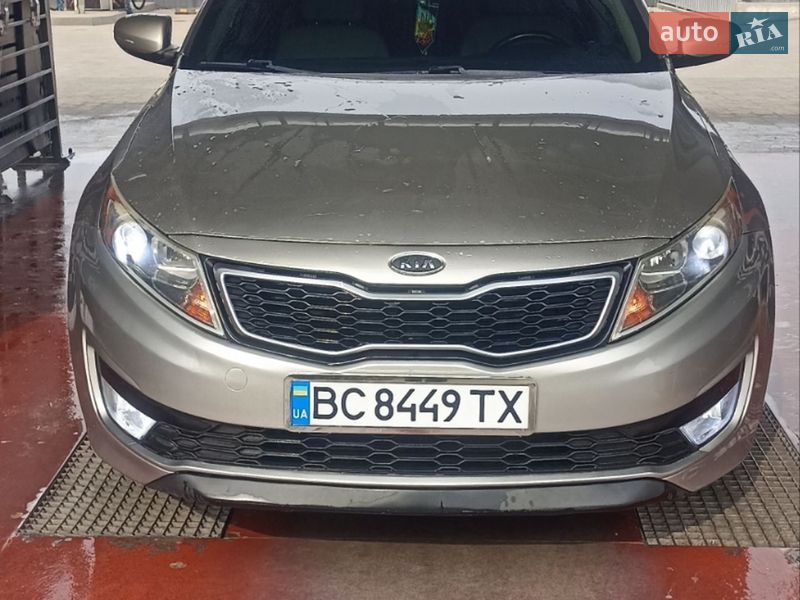 Седан Kia Optima 2013 в Львове