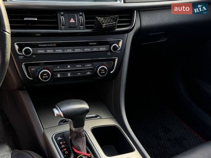 Седан Kia Optima 2017 в Киеве