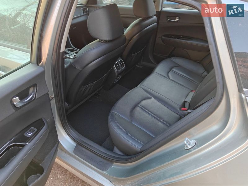 Седан Kia Optima 2017 в Киеве